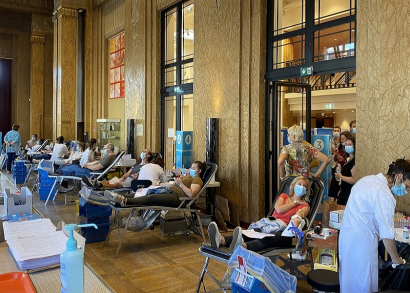 Image PRÈS DE 1 000 DONNEURS DE SANG À REIMS