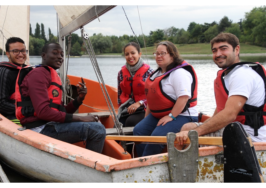 Image LE ROTARY, TOUTES VOILES DEHORS