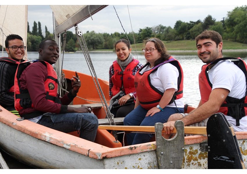 Image LE ROTARY, TOUTES VOILES DEHORS