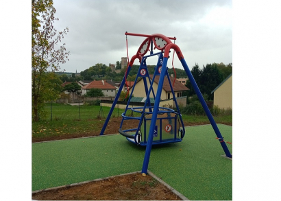 Image UNE BALANÇOIRE POUR ENFANTS EN FAUTEUIL