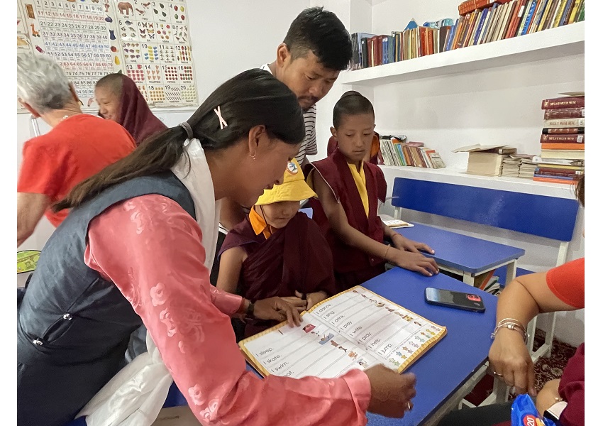 Image DES FILLES SCOLARISÉES DANS L'HIMALAYA