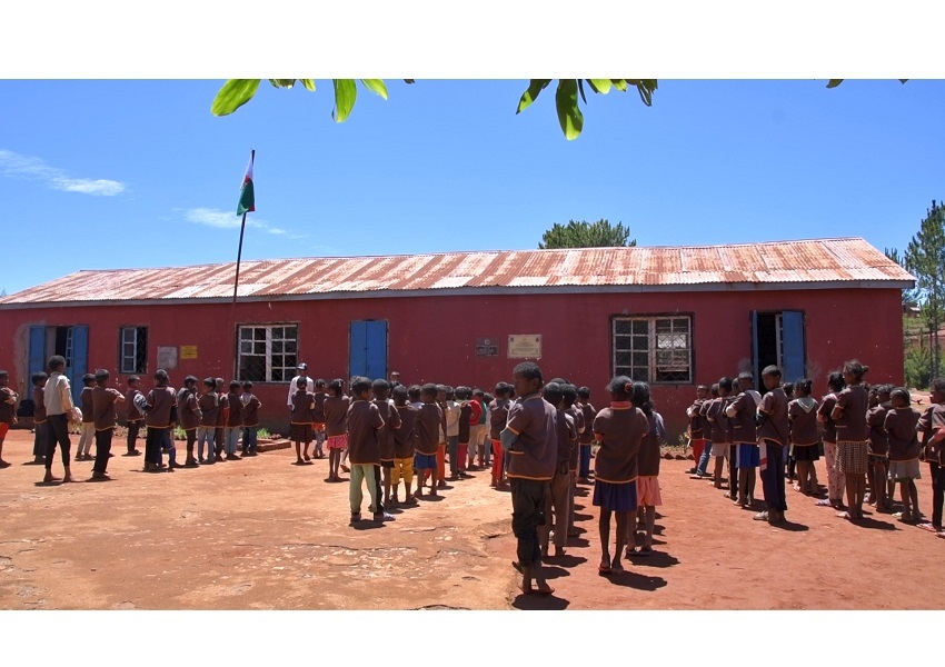 Image L’ADDUCTION D’EAU ACCROÎT L’EFFICACITÉ D’UNE ÉCOLE MALGACHE