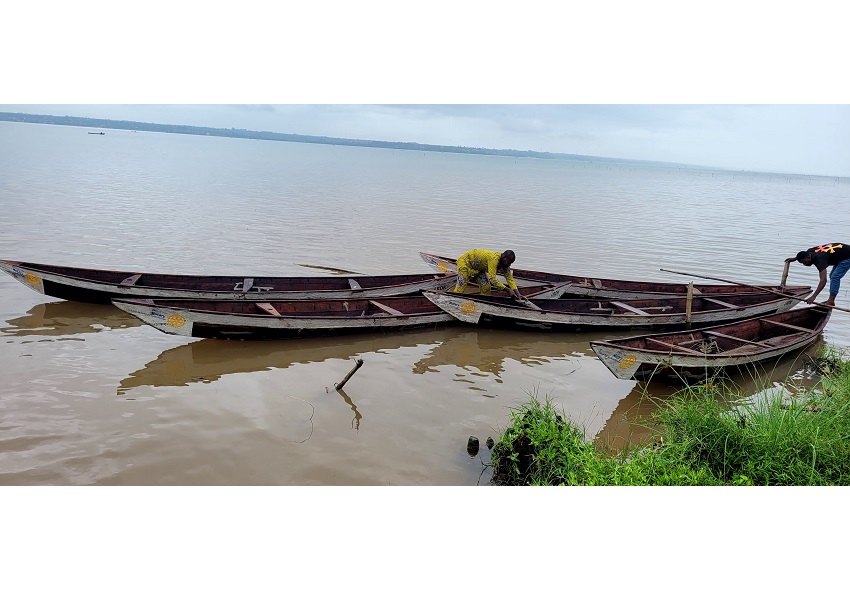 Image DES PIROGUES POUR DES PÊCHEURS BÉNINOIS