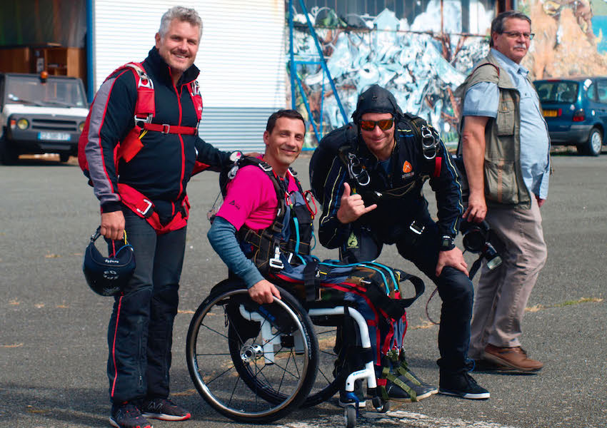 Image ATTERRISSAGE RÉUSSI POUR 20 PARAPLÉGIQUES