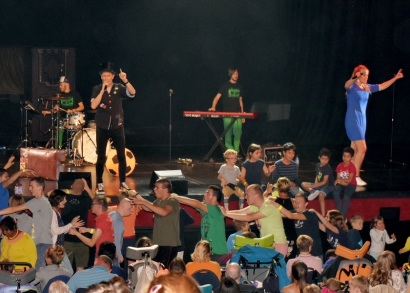 Image UN SPECTACLE POUR GOMMER LES DIFFÉRENCES