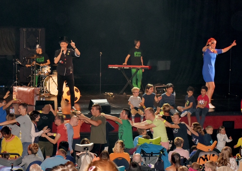 Image UN SPECTACLE POUR GOMMER LES DIFFÉRENCES