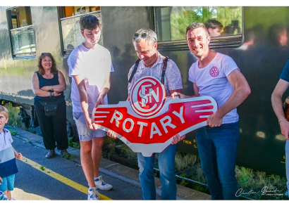 Image DES RELATIONS FAMILIALES SUR DE MEILLEURS RAILS