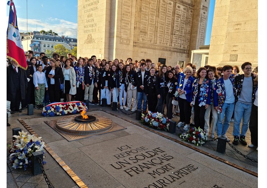 Image LA JOURNÉE DE LA PAIX CÉLEBRÉE SOUS L’ARC DE TRIOMPHE