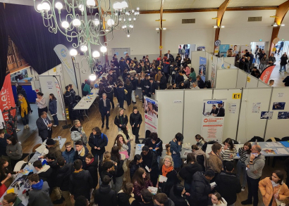 Image 1 600 COLLÉGIENS SE RENSEIGNENT SUR LEUR AVENIR PROFESSIONNEL