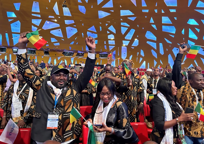 Image PRÈS DE 1 000 ROTARIENS RASSEMBLÉS À ABIDJAN