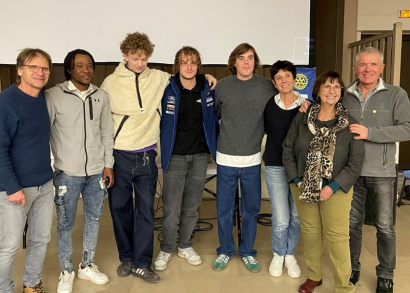 Image DES JEUNES PARTENT AU NÉPAL