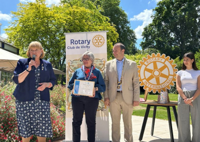 Image A VICHY, STEPHANIE URCHICK ENCOURAGE A LIRE ROTARY MAG