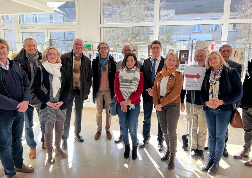 Image DES PROFESSIONNELS INFORMENT LA JEUNESSE