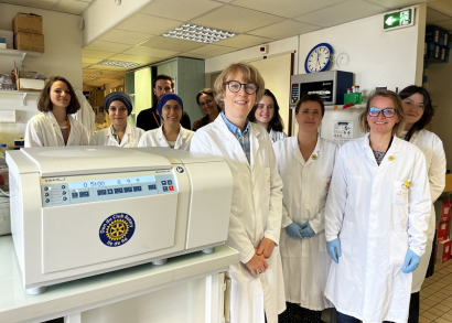 Image UNE CENTRIFUGEUSE POUR LA RECHERCHE SUR LES CANCERS DE L’ENFANT