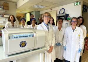 Image UNE CENTRIFUGEUSE POUR LA RECHERCHE SUR LES CANCERS DE L’ENFANT