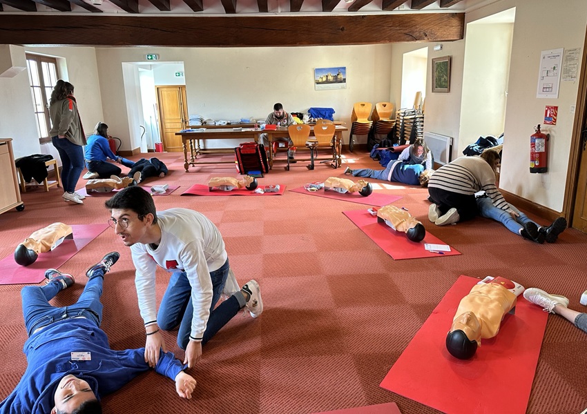 Rotary Mag - UN SÉMINAIRE SUR L’ENGAGEMENT HUMANITAIRE