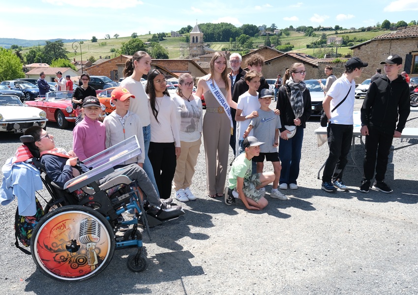 Image MOTEURS SOLIDAIRES ET CŒURS OUVERTS DANS LE BEAUJOLAIS