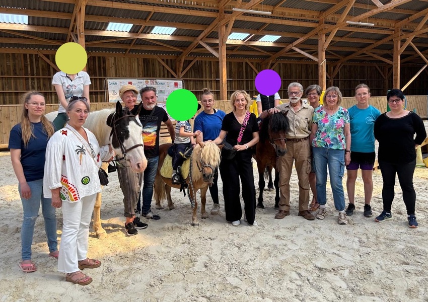 Image L’ÉQUITHÉRAPIE APPORTE DES BIENFAITS