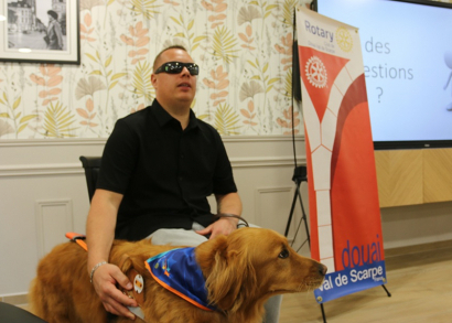 Image UN CHIEN GUIDE EST ÉDUQUÉ