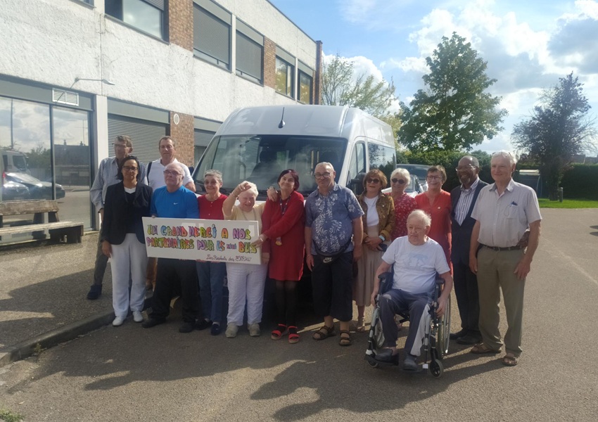 Image UN MINIBUS POUR LES AÎNÉS