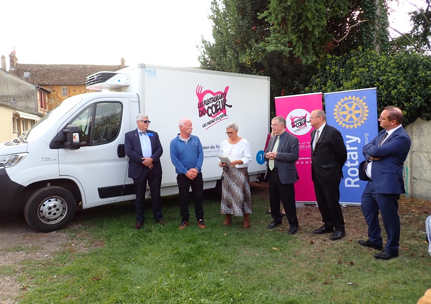 Image UN CAMION RÉFRIGÉRÉ LIVRE 50 000 REPAS