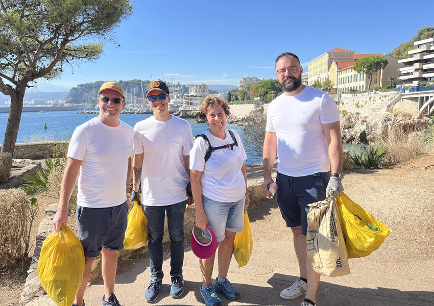 Image RAMASSAGE DE DÉCHETS