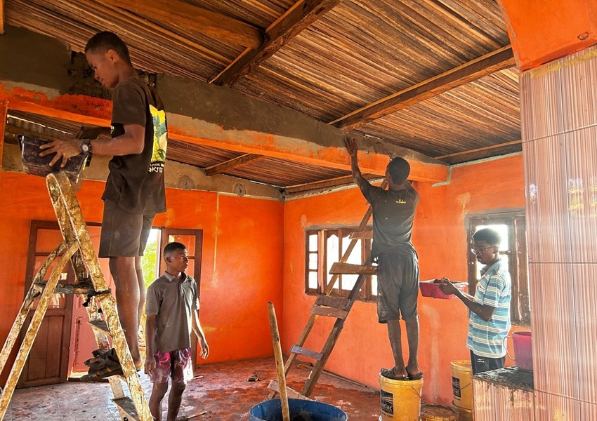 UNE BIBLIOTHÈQUE DANS UN BIDONVILLE MALGACHE