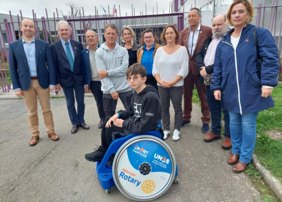 Image UN FAUTEUIL POUR UN JEUNE SPORTIF