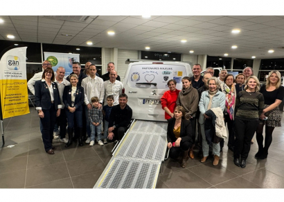 Image UN VÉHICULE PERMET À INÈS DE SE DÉPLACER