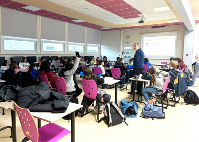 Image DES COLLÉGIENS « APPRENNENT À AIMER APPRENDRE »