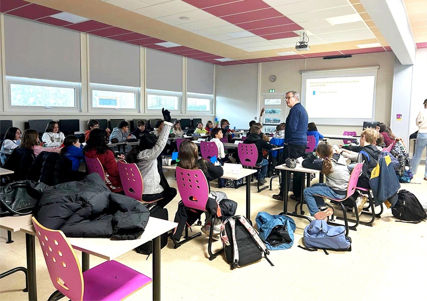 Image DES COLLÉGIENS « APPRENNENT À AIMER APPRENDRE »