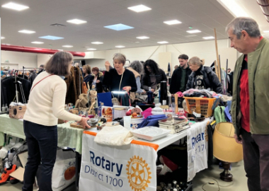 VIDE GRENIERS POUR UN CHIEN QUI APAISE L’AUTISME