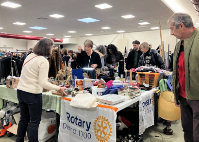 Image VIDE GRENIERS POUR UN CHIEN QUI APAISE L’AUTISME