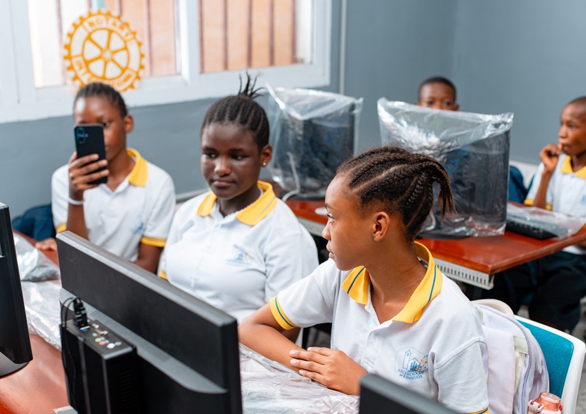 Image UNE SALLE INFORMATIQUE CRÉÉE DANS UN COLLÈGE DE KINSHASA