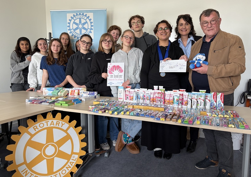 Image DES COLLÈGIENS FRANÇAIS AGISSENT POUR DES ÉCOLIERS MALGACHES