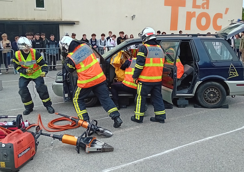 Image SENSIBILISER LES JEUNES AUX DANGERS DE LA ROUTE