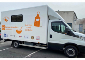 Image UN CAMION RÉFRIGÉRÉ POUR LIVRER DES REPAS