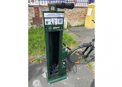 Image UNE BORNE DE RÉPARATION DE VÉLOS