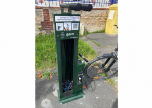 Image UNE BORNE DE RÉPARATION DE VÉLOS