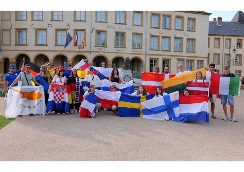 27 JEUNES DES 27 PAYS AUX RACINES DE L’UNION EUROPÉENNE