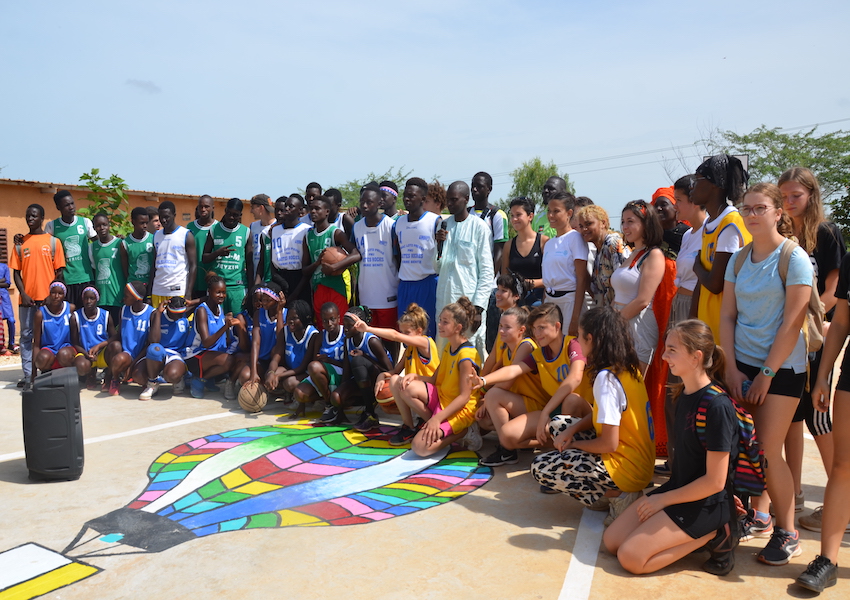 Image BASKET AU SÉNÉGAL, SUR LE TERRAIN DE LA SOLIDARITÉ