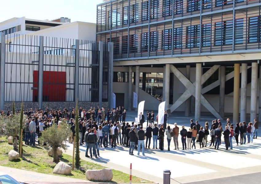 Image Des étudiants isolés soutenus par le Rotary club Bastia